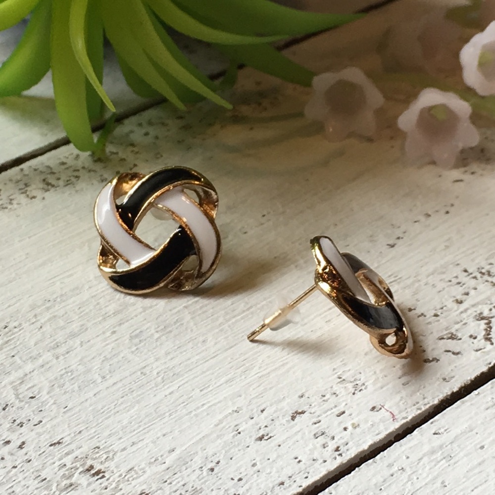 BLACK AND WHITE SWIRL EARRINGS (E5) - Picture 5 of 8